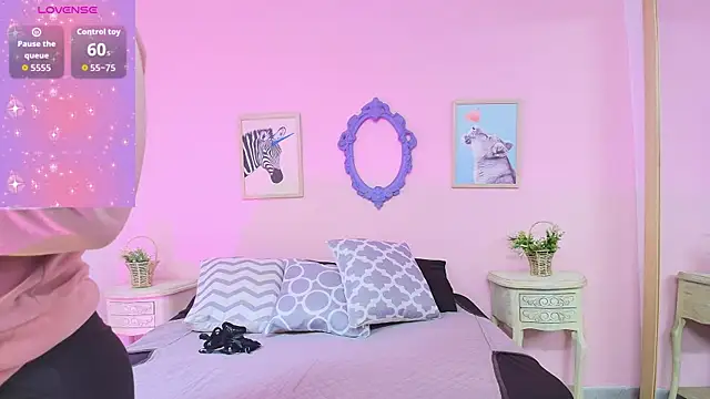 Snapshot of Nahomi_Rivera chatting on October 9, 12:47 pm Nahomi Rivera online show from October 9, 12:47 pm