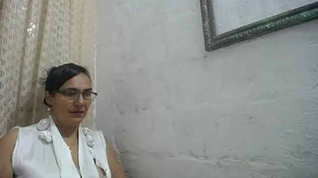 gabbyparker  online show from May 9, 9:25 am