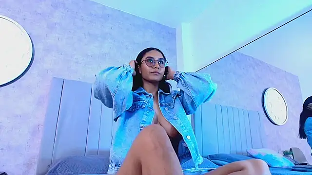 karla-ruiz online show from October 28, 8:00 pm