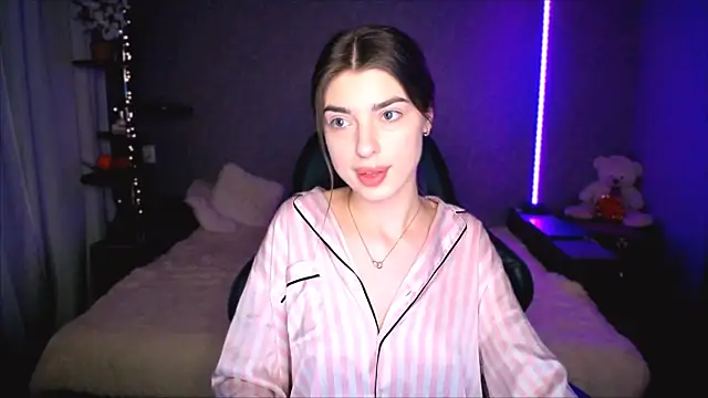 Dianaa Lee0 online show from April 8, 9:48 pm