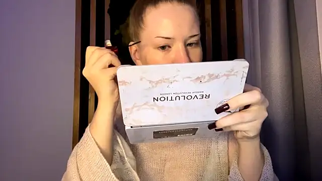 PandaFluff online show from November 18, 4:11 pm