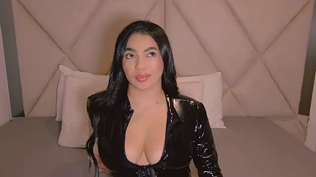 Snapshot of CharlotteeBrownn chatting on July 4, 8:31 am CharlotteeBrownn online show from July 4, 8:31 am