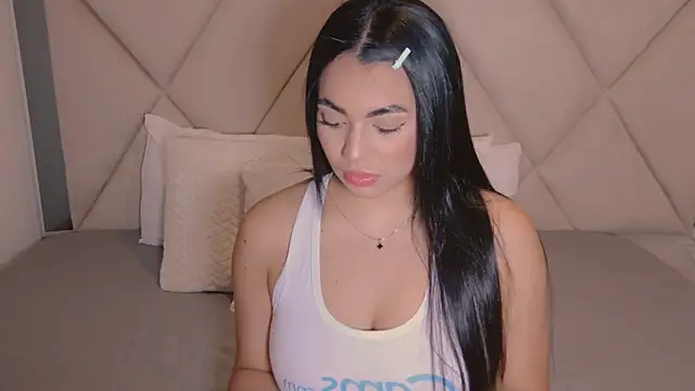 Snapshot of CharlotteeBrownn chatting on July 7, 12:24 am CharlotteeBrownn online show from July 7, 12:24 am