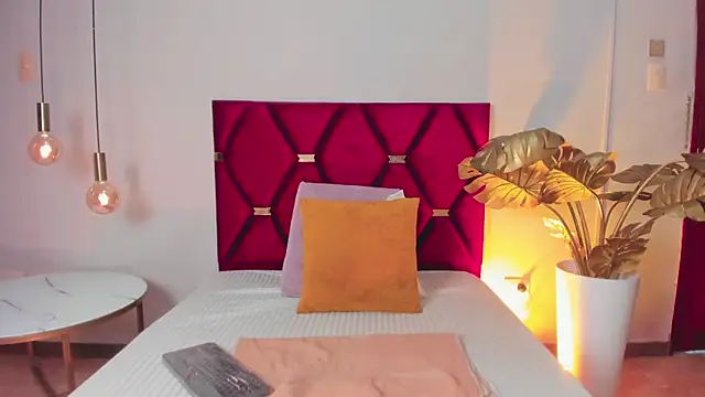 SamantaVee online show from September 16, 11:44 am