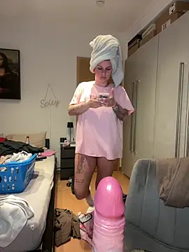 Snapshot of OliviaaFischer chatting on February 10, 5:39 pm OliviaaFischer online show from February 10, 5:39 pm