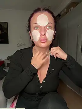 Snapshot of OliviaaFischer chatting on February 13, 2:46 pm OliviaaFischer online show from February 13, 2:46 pm