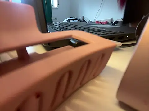 Snapshot of OliviaaFischer chatting on February 19, 10:44 am OliviaaFischer online show from February 19, 10:44 am