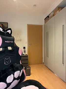 Snapshot of OliviaaFischer chatting on February 20, 11:43 am OliviaaFischer online show from February 20, 11:43 am