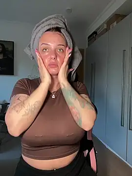 Snapshot of OliviaaFischer chatting on February 25, 4:38 pm OliviaaFischer online show from February 25, 4:38 pm