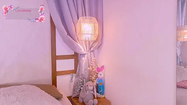 Snapshot of RenataLeclair chatting on April 28, 4:23 pm RenataLeclair online show from April 28, 4:23 pm