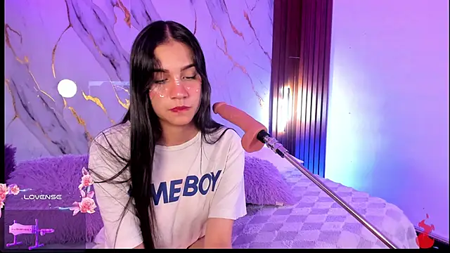 Emmiicute online show from March 31, 8:20 pm