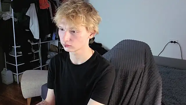 Your avatar online show from October 22, 11:15 pm