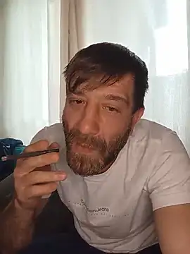Snapshot of Alexdaniel89 chatting on May 9, 4:28 am Alexdaniel89 online show from May 9, 4:28 am