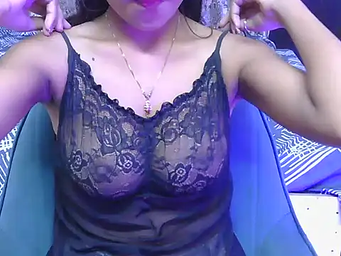 Snapshot of hoty-priya chatting on May 5, 4:42 am hoty-priya online show from May 5, 4:42 am
