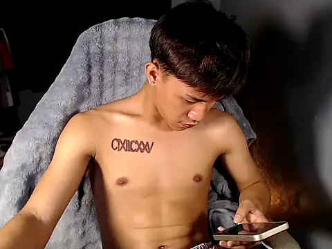 naughtyboyloy 0 online show from April 8, 5:24 pm