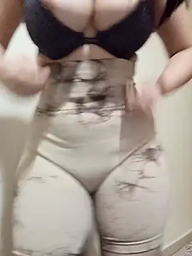 Snapshot of AsilAbid chatting on February 13, 8:21 am AsilAbid online show from February 13, 8:21 am