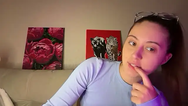 StellarAlice online show from March 31, 6:19 pm