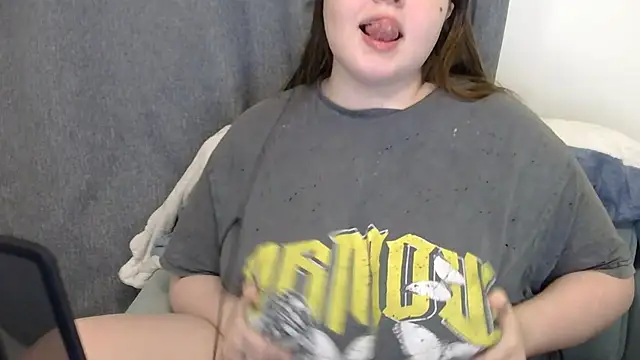 brattyprincessemma online show from February 17, 9:10 pm