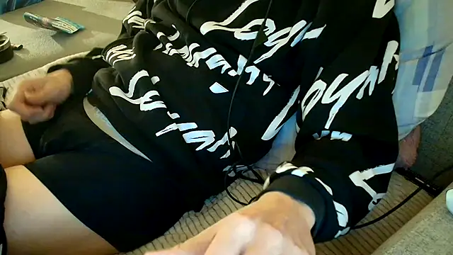 Breezydicksn online show from December 2, 10:05 pm