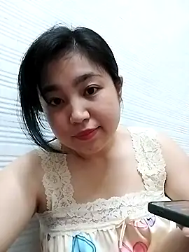 Snapshot of Minn-cute chatting on April 30, 10:54 am Minn-cute online show from April 30, 10:54 am