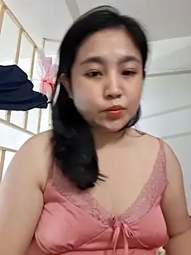 Snapshot of Minn-cute chatting on May 6, 5:57 am Minn-cute online show from May 6, 5:57 am