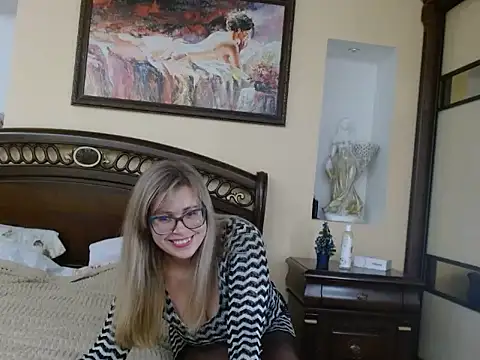 Crystal00Girl online show from December 13, 8:14 pm