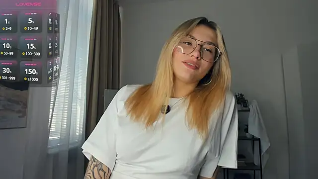 Snapshot of FaaBinaa chatting on June 21, 8:17 am FaaBinaa online show from June 21, 8:17 am