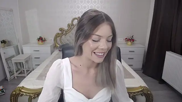 Snapshot of AmberTop chatting on November 10, 8:35 am AmberTop online show from November 10, 8:35 am