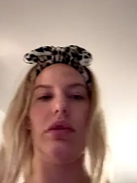 Snapshot of Chloemillerrxx chatting on September 16, 12:22 am Chloemillerrxx online show from September 16, 12:22 am