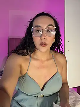 Snapshot of alehia_cute chatting on April 26, 10:29 pm alehia cute online show from April 26, 10:29 pm