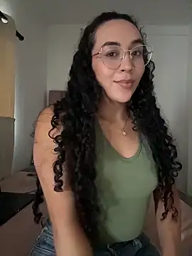 Snapshot of alehia_cute chatting on May 15, 8:05 pm alehia cute online show from May 15, 8:05 pm