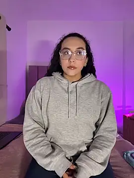 Snapshot of alehia_cute chatting on May 22, 11:32 pm alehia cute online show from May 22, 11:32 pm