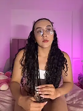 Snapshot of alehia_cute chatting on July 14, 12:24 am alehia cute online show from July 14, 12:24 am