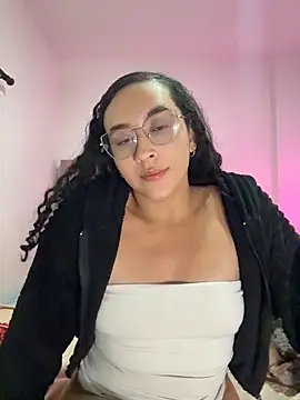 Snapshot of alehia_cute chatting on July 25, 2:31 am alehia cute online show from July 25, 2:31 am