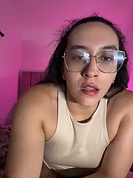 Snapshot of alehia_cute chatting on July 29, 12:42 am alehia cute online show from July 29, 12:42 am