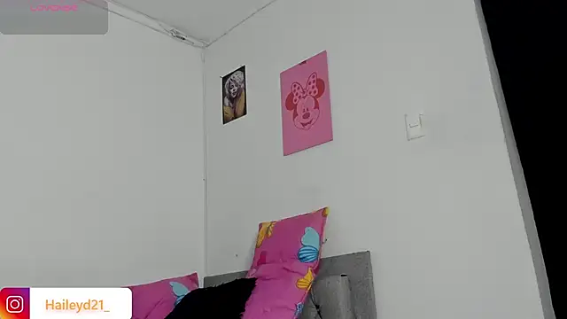 HaileyDuke online show from February 18, 11:55 pm