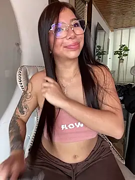 Snapshot of Maddy_Piink chatting on February 10, 5:06 pm Maddy Piink online show from February 10, 5:06 pm