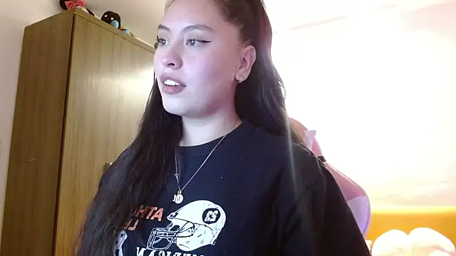 madissooon   online show from November 19, 4:12 am