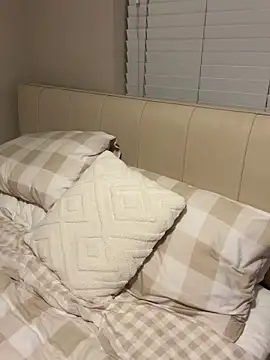 Layla 20  online show from January 14, 8:47 pm