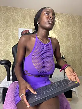 Snapshot of MorenaLush_Eup chatting on February 9, 2:15 am MorenaLush Eup online show from February 9, 2:15 am