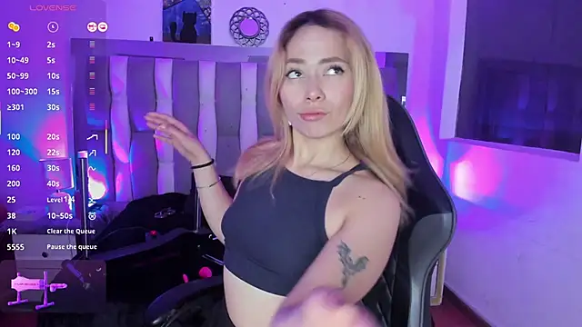 LanaMills  online show from November 18, 5:12 am