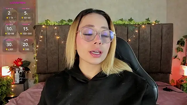 LanaMills  online show from March 29, 4:23 am