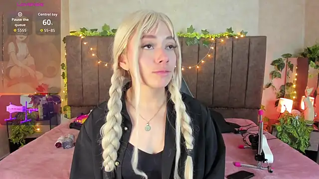 LanaMills  online show from April 5, 4:42 am