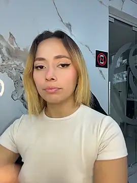 Snapshot of LanaMills_ chatting on May 15, 5:25 am LanaMills online show from May 15, 5:25 am