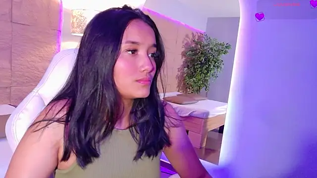 Snapshot of HannahMontgomery chatting on July 6, 4:20 pm HannahMontgomery online show from July 6, 4:20 pm