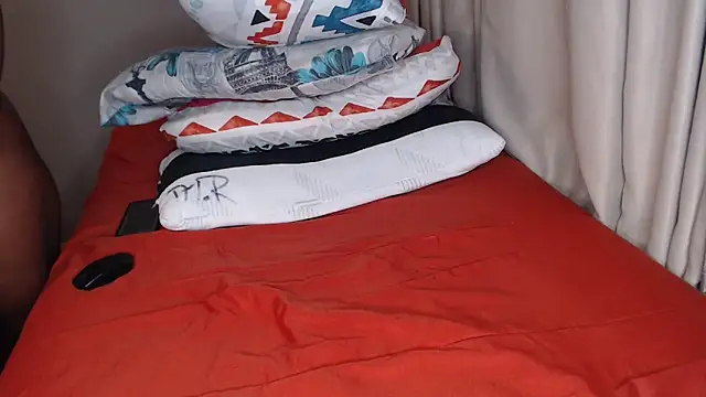 Lunalee online show from April 10, 8:02 pm