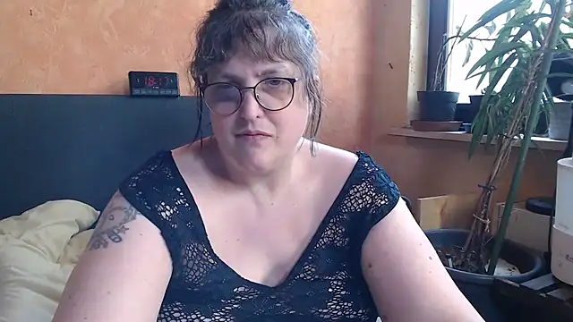 Snapshot of ladyfrombonn chatting on April 16, 4:19 pm ladyfrombonn online show from April 16, 4:19 pm