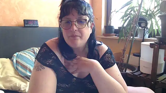 Snapshot of ladyfrombonn chatting on April 19, 2:05 pm ladyfrombonn online show from April 19, 2:05 pm