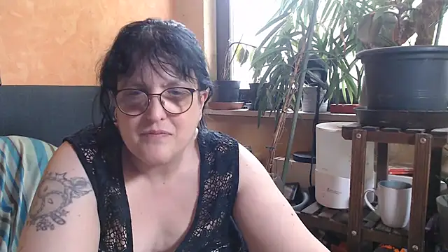 Snapshot of ladyfrombonn chatting on May 12, 2:14 pm ladyfrombonn online show from May 12, 2:14 pm