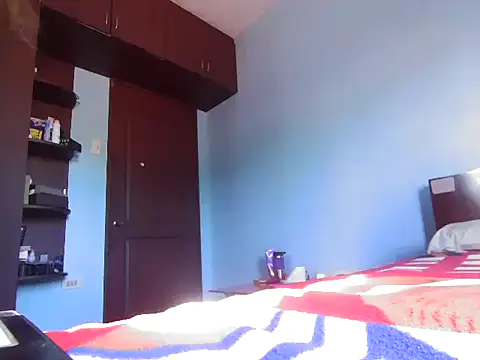 Snapshot of Yummiiieee28 chatting on October 3, 7:16 am Yummiiieee28 online show from October 3, 7:16 am